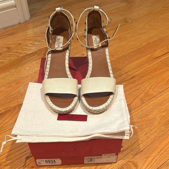 Valentino Garavani rockstud wedge size 40 - Picture 1 of 5